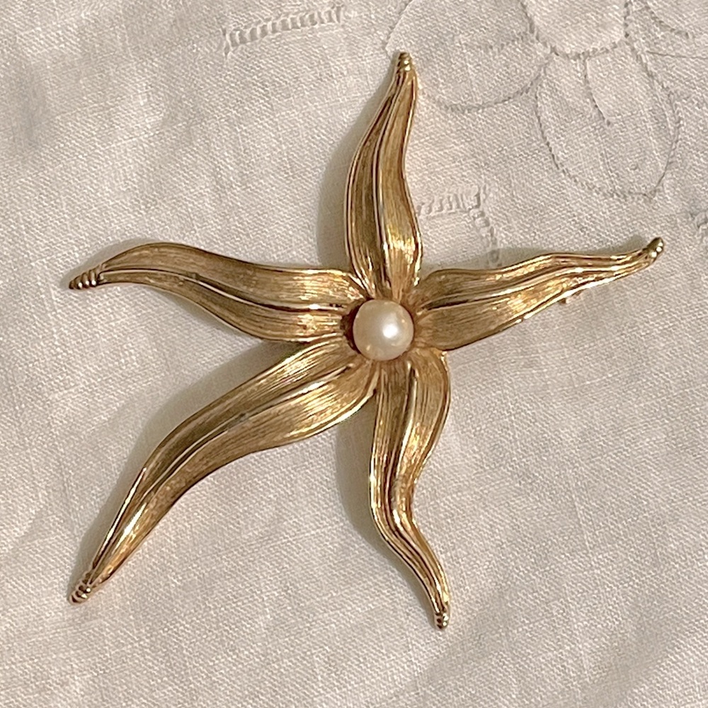 Vintage Boucher StarFish Shaped Flower Brooch Pin With Pearl Signed Numbered